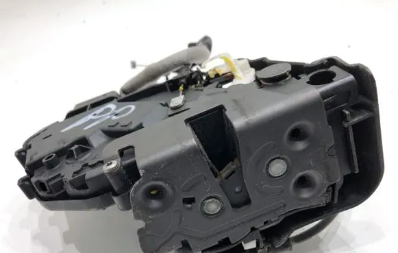 Volvo S80 Front door lock 31253674