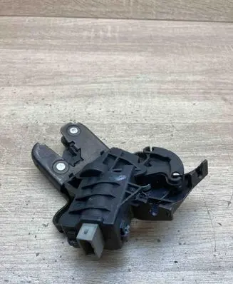 Volkswagen PASSAT B6 Tailgate/trunk/boot lock/catch/latch 4E0827505