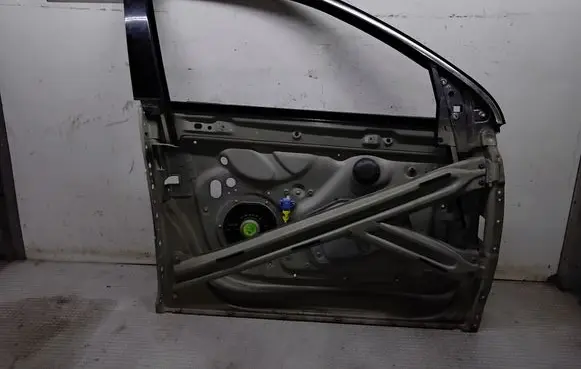 Volkswagen Jetta V Front door
