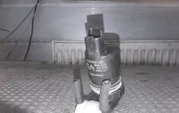 Citroen C5 Windscreen/windshield washer pump 9643447980