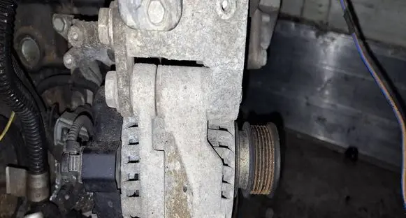 Opel Insignia A Generator/alternator 