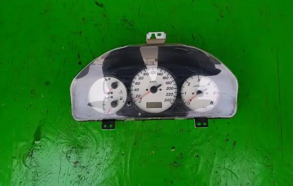 Mazda 626 Speedometer (instrument cluster)