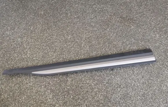 Hyundai Kona I Front door trim (molding) 87722J9500