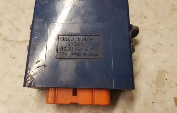 Toyota Carina T210 Door central lock control unit/module 8591820020