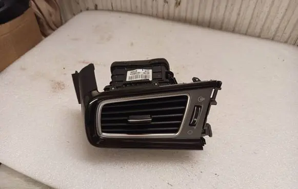 KIA Niro Dash center air vent grill 84790G5100CE4 D104 00353AAEE