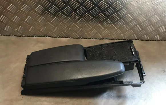 Mercedes-Benz C W204 Armrest A2046801339