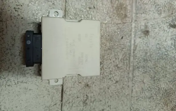 Toyota Avensis T250 Window wiper relay 8594005040
