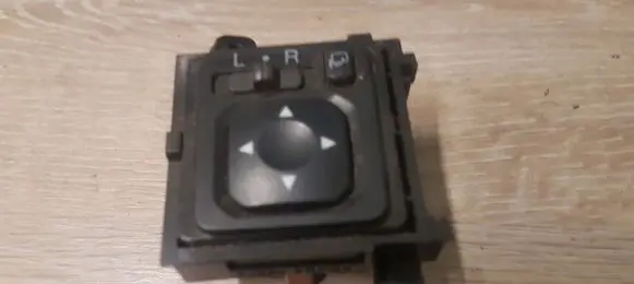 Mitsubishi Pajero Wing mirror switch MR951186 07Z1D4