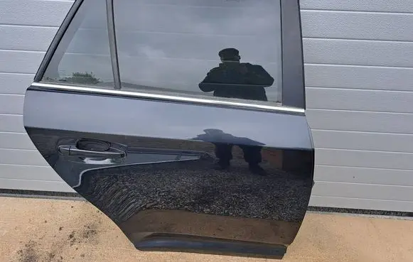 Toyota Avensis T270 Rear door 