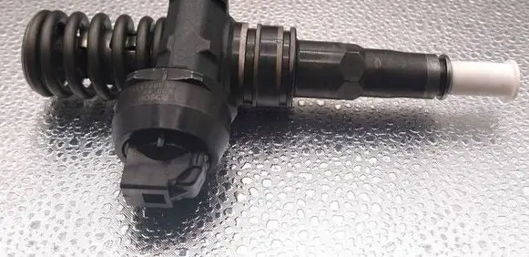Volkswagen Golf V Fuel injector 038130073AG 0414720215