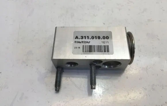 Peugeot 3008 II Air conditioning (A/C) expansion valve A31101900