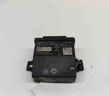 Volkswagen PASSAT B8 Light module LCM 5Q0907357