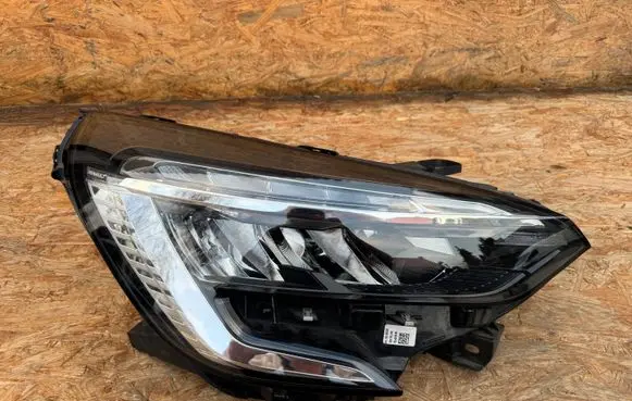 Renault Clio V Headlight/headlamp 260100902R 00281690