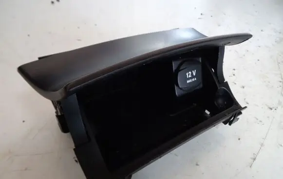 Mercedes-Benz CLS C219 Car ashtray A2116802852