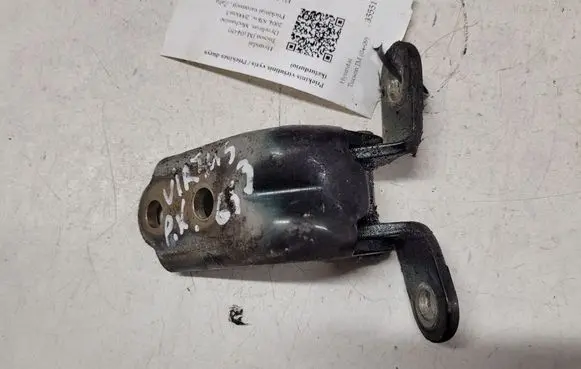 Hyundai Tucson JM Front door upper hinge