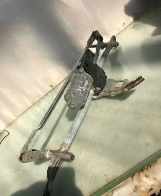 Front wiper linkage and motor