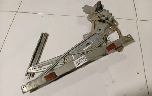 Toyota Auris 150 Sliding door window regulator with motor
