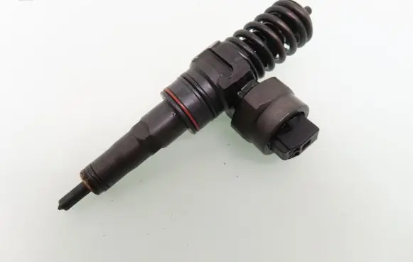 Skoda Fabia Mk1 (6Y) Fuel injector 0414720015 038130073J