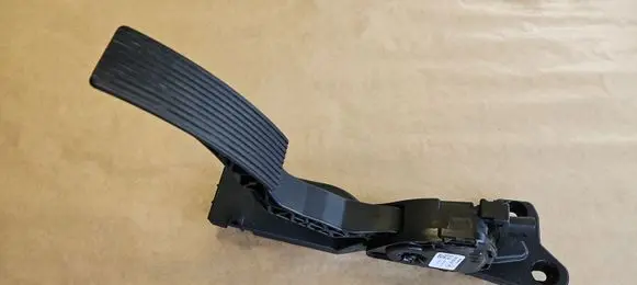 Mercedes-Benz GL X166 Accelerator throttle pedal A1663000004 1663000004