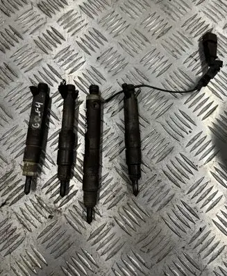 Volkswagen Golf IV Fuel injectors set 0281302011