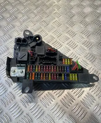 BMW 5 E60 E61 Fuse module 9138830