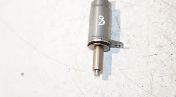 Volkswagen Golf VII Camshaft vanos timing valve 06E103697H