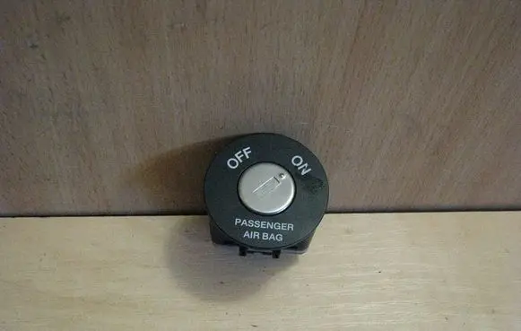 Hyundai i30 Passenger airbag on/off switch 202008378