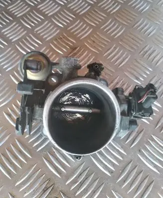 Volkswagen PASSAT B3 Throttle valve 037061AC B1255