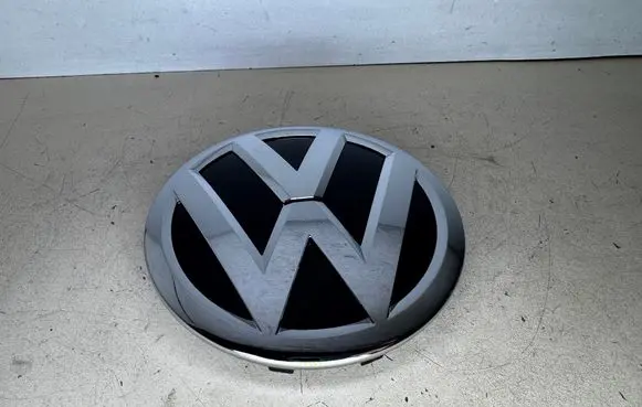 Volkswagen Jetta VI Manufacturer badge logo/emblem 3G0853601B
