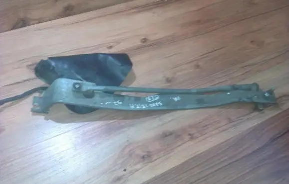 Seat Ibiza I (021A) Front wiper linkage and motor