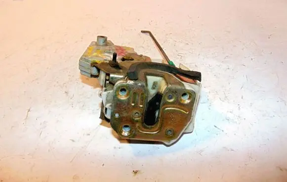 Nissan Primera Rear door lock 825029F510