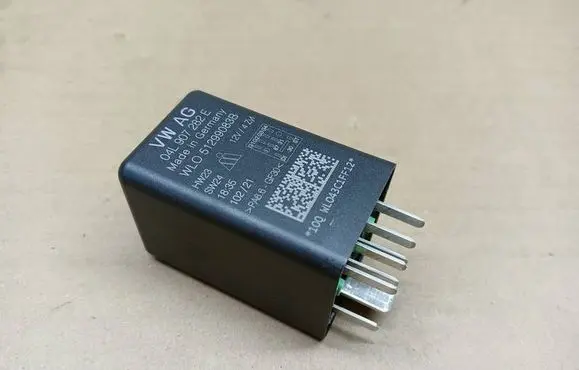 Skoda Octavia Mk4 Glow plug pre-heat relay 04L907282E 51299083B G1G2G3G4