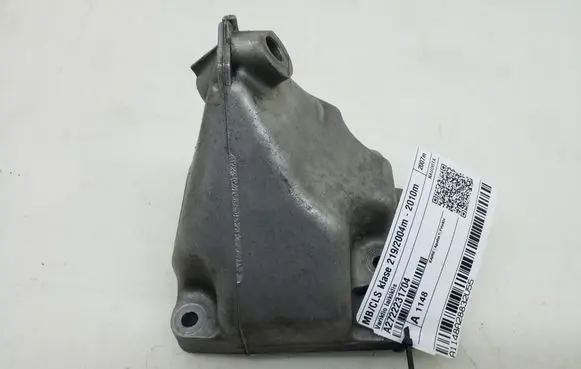 Mercedes-Benz CLS C219 Engine mounting bracket A2722231704