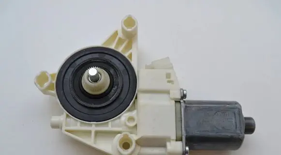 Volvo C30 Front door window regulator motor A2129066702