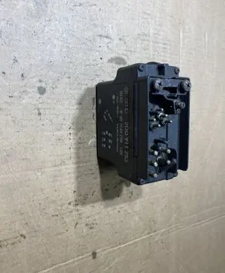 Volkswagen II LT Glow plug pre-heat relay 2D0911253 899063000