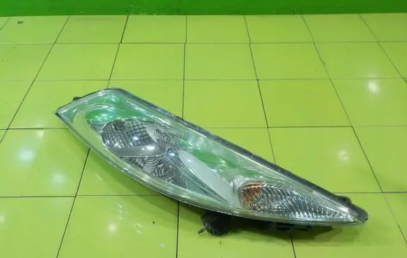 Nissan Juke I F15 Headlight/headlamp PRZOD