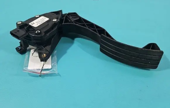 Renault Twingo III Accelerator throttle pedal 180023357R IMPRK1467499