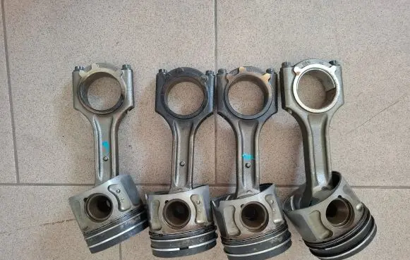 Hyundai ix35 Piston with connecting rod