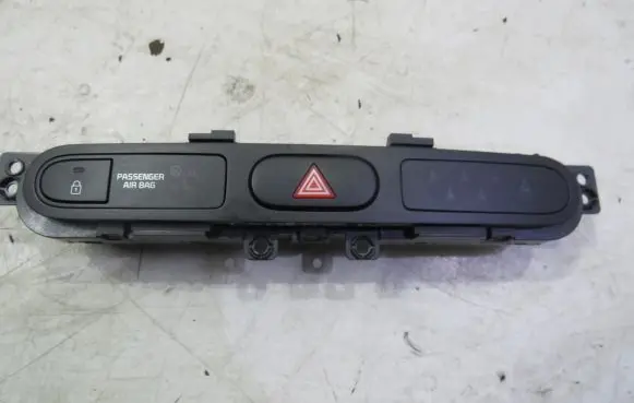 KIA Carens III Hazard light switch