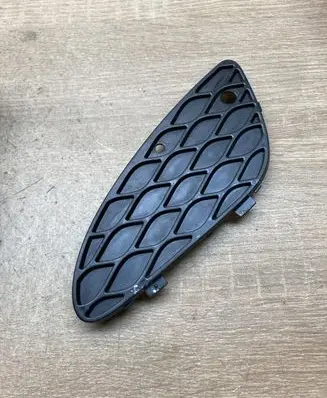 Mercedes-Benz E W211 Front bumper lower grill A2118850353