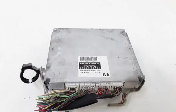 Toyota Corolla E120 E130 Engine control unit/module 8966102A61