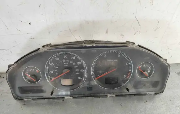 Volvo XC70 Speedometer (instrument cluster) 30746112