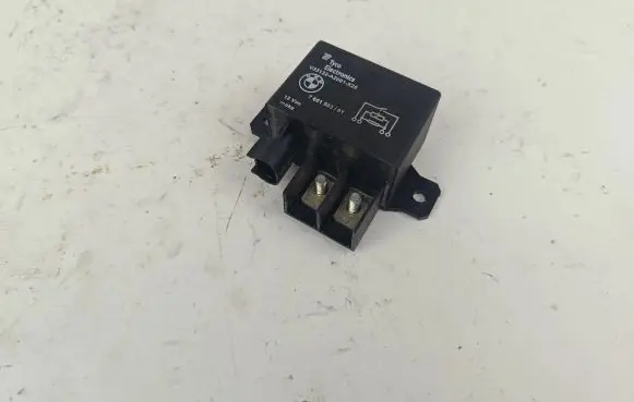 BMW X5 E70 Coolant fan relay 7661503 V23132A2001X26