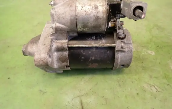 Toyota Yaris Starter motor JS1308