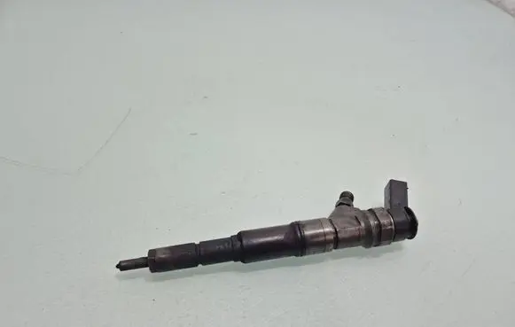 BMW 5 E60 E61 Fuel injector 7793836
