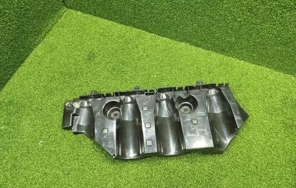 Rear bumper mounting bracket
