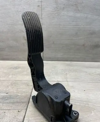 Mercedes-Benz Vito Viano W639 Accelerator throttle pedal A9063000304 0280755025