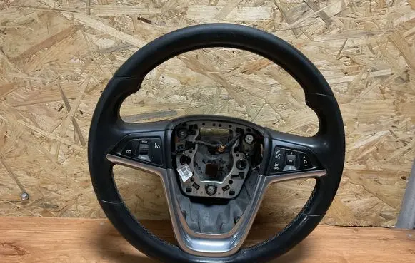 Opel Insignia A Steering wheel 13316547