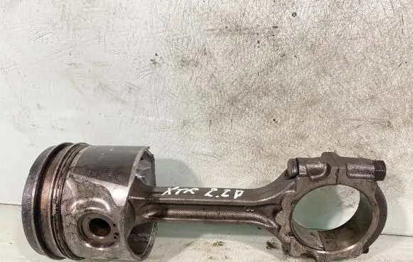 Nissan X-Trail T30 Piston with connecting rod