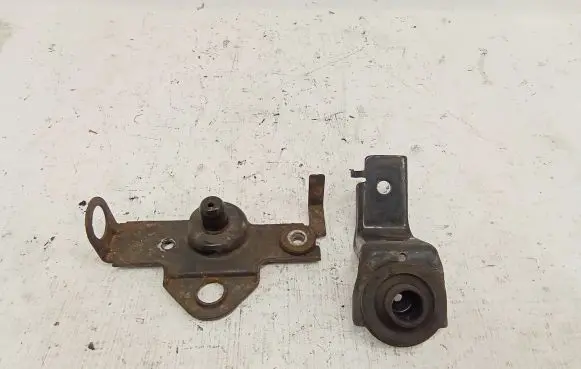 Toyota RAV 4 (XA30) Radiator mount bracket